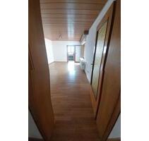 Schöne 4 Zimmer Wohnung in guter Lage, 1.OG,Balkon, EBK - Neulußheim