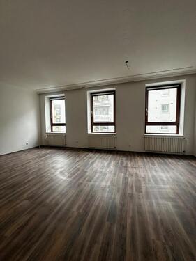 Foto - Großzügige Altbauwohnung- frisch renoviert