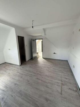 Foto - Großzügige Dachgeschosswohnung - 700,00&nbsp;EUR Kaltmiete, ca.&nbsp; 70,00&nbsp;m&sup2;