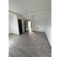 Großzügige Dachgeschosswohnung - 700,00&nbsp;EUR Kaltmiete, ca.&nbsp; 70,00&nbsp;m&sup2; in Saarbrücken (PLZ: 66115) West