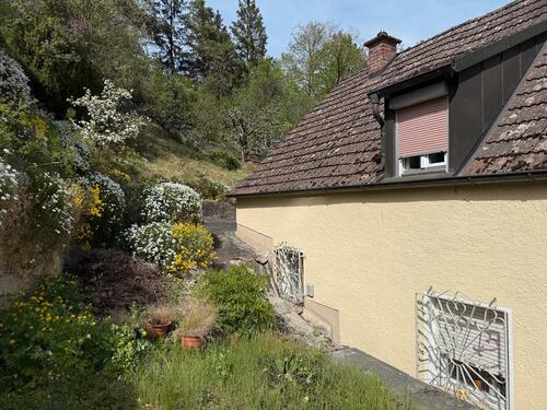 Foto - Haus - v. PRIVAT - modernisieren oder Grundstück nutzen -