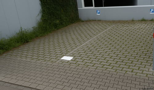 Foto - KFZ- Stellplätze nebeneinander 71063Sindelfingen Leonbergerstr.7