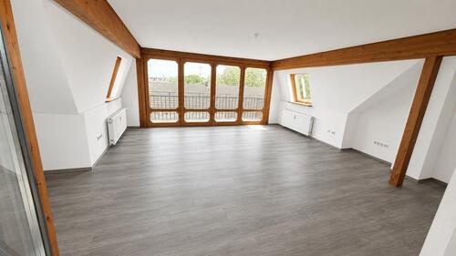 Foto - Lichtdurchflutete Dachetage mit Balkon & Loggia in ruhiger Lage