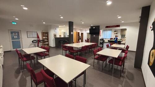 Foto - 120 m2 Lokal zu vermieten - 200,00 EUR Kaltmiete,