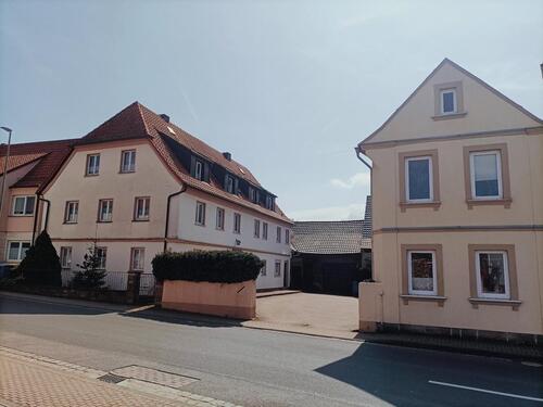Foto - Ehem. landw. Anwesen m. zwei Wohnhäusern, Nebengebäuden u. Garten