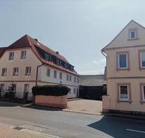Ehem. landw. Anwesen m. zwei Wohnhäusern, Nebengebäuden u. Garten - Ebelsbach
