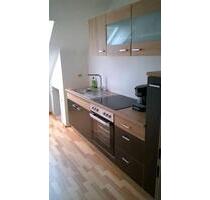 Modernisierte 3-Zimmer-DG-Wohnung mit Süd-Terrasse und Stellplatz - Meerbusch