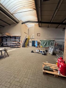 Foto - Attraktive Lagerhalle - 1.800,00&nbsp;EUR Kaltmiete, ca.&nbsp; 360,00&nbsp;m&sup2;