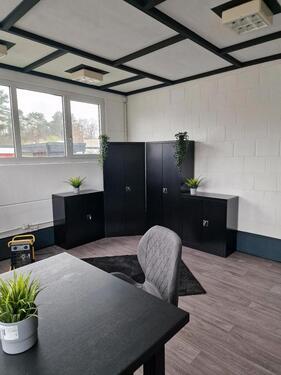 Foto - Gewerbehalle mit Büro und sanitären Anlagen