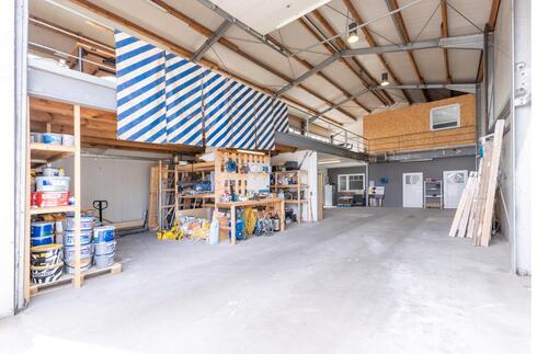 Foto - Gewerbefläche 187 m² EG · Halle + Büro · LKW-Rolltor · Husum