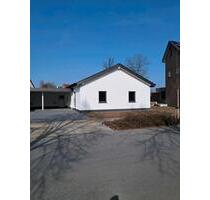 Neubau Bungalow mit Garten und Carport zu vermieten - Salzkotten