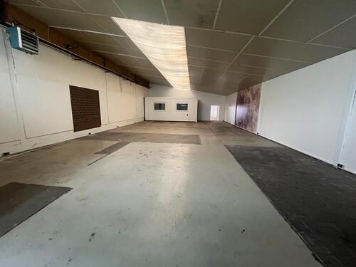 Foto - Lagerhalle zu vermieten - 2.000,00&nbsp;EUR Kaltmiete, ca.&nbsp; 400,00&nbsp;m&sup2;