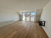 Foto - 3,5‑Zimmer‑Dachgeschosswohnung mit neuem Balkon, 2 Stellplätzen & schöner Aussicht