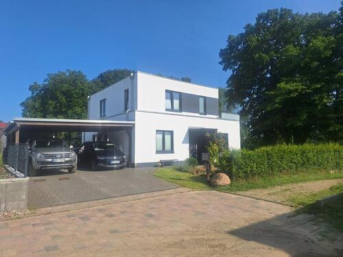 Foto - Haus zur Miete - 2.200,00 EUR Kaltmiete,