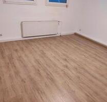 3 Zimmer KDDusch-Bad 72 qm im Altbau 600,-€ KM - Solingen Central
