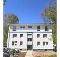 Wohntraum, frisch sanierte 3-R-Wohnung mit Balkon im ersten Obergeschoss! - Bochum Querenburg