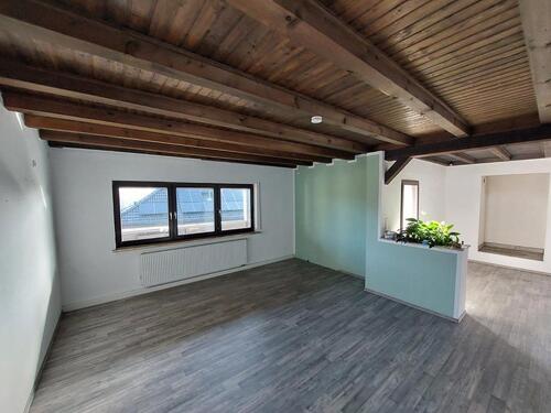 Foto - EFH in Wi-Flammersbach, maklerfrei, mit vermieteter Einheit im UG