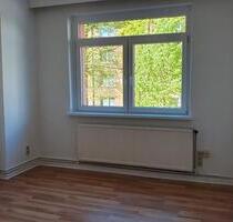 Nähe Lübeck-Hbf, 2 ½-Zi.Wohnung zu verm., neu renoviert, Balkon