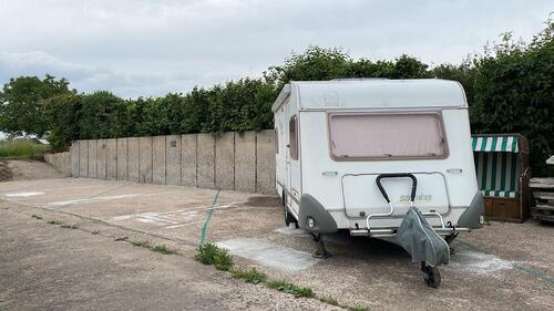 Foto - Stellplatz für Wohnwagen oder Wohnmobil