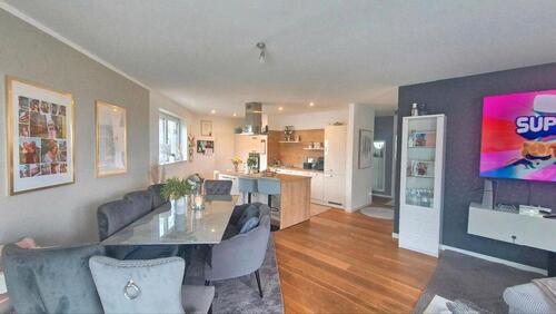 Foto - Großzügige 4 Zimmer Wohnung mit 2 Balkonen, Doppelgarage 2 Bäder