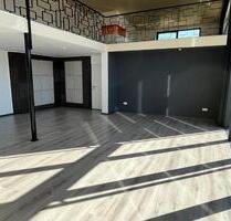 Großzügiges und modernes Gewerbegebäude mit Vorplatz - Landau an der Isar