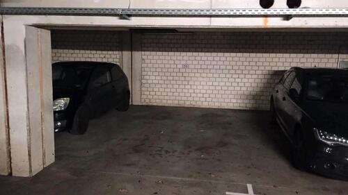 Foto - Tiefgaragenplatz zu vermieten – komfortabel breit & zentral!