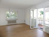 Foto - Renovierte 2 Zimmer Wohnung mit PKW Stellplatz und Balkon. Einziehen & wohlfühlen Frei ab sofort!