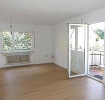 Renovierte 2 Zimmer Wohnung mit PKW Stellplatz und Balkon. Einziehen & wohlfühlen Frei ab sofort! - Freiberg am Neckar