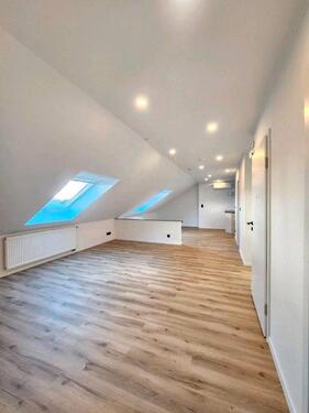 Foto - 3 Zimmer Dachgeschoss Wohnung Klimatisiert plus Solaranlage