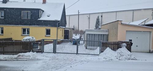 Foto - Doppelhaushälfte mit Garten und Garage, voll unterkellert