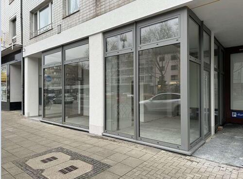 Foto - Ladenbüro mit neuer Schaufensteranlage auf der beliebten Aachener Straße!