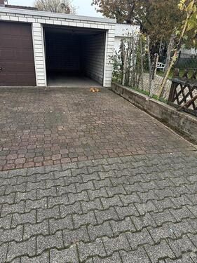 Foto - Stellplatz innen & außen direkt am Flughafen zu vermieten