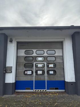 Foto - Halle - Zentral in Würzburg - im eingezäunten Grundstück