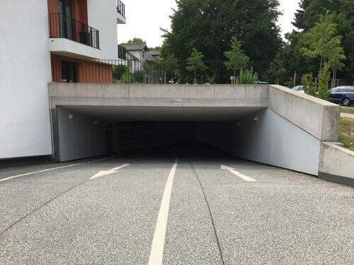 Foto - Tiefgaragenstellplatz für einen Smart