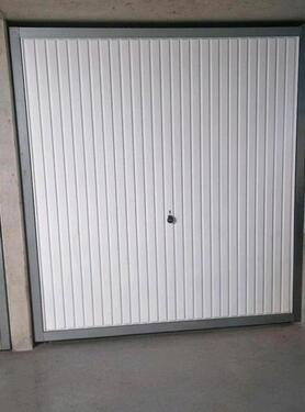 Foto - Trockene Garage mit Tor - 150,00 EUR Miete,
