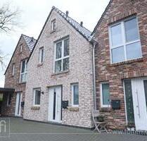 Mit Wärmepumpe und PV-Anlage: Energieeffizientes Reihenmittelhaus in ruhiger Lage - Wiesmoor