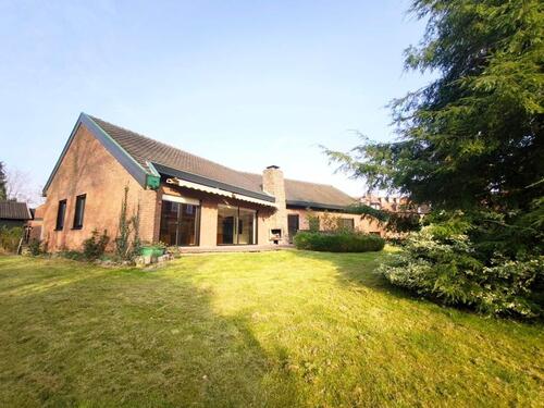 Foto - Gewerbliche Vermietung für Monteure und Mitarbeiter. Einfamilienhaus, 160 m², 4 SZ, mit Garten, mitten in der Stadt Haselünne.