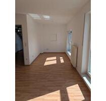 Schöne helle 4 Zimmer Wohnung über 2 Ebenen - Paderborn Neuenbeken