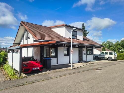 Foto - Freistehendes Einfamilienhaus mit ELW und Pool