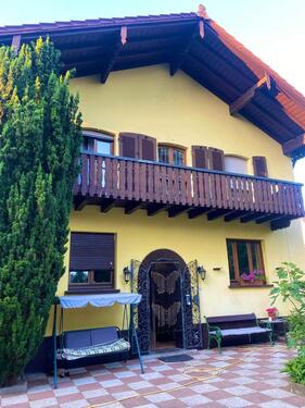 Foto - 3-Familienhaus mit außergewöhnlichem Grundstück