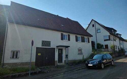 Foto - Sanierungbedürftiges Haus, der Preis ist verhandelbar.