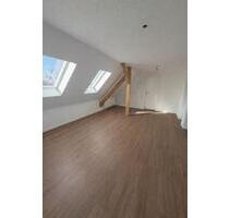 Helle Dachgeschosswohnung mit Charme in Ahlten - Lehrte