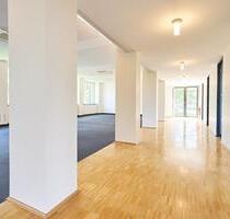 Ihr Bürotraum im Obergeschoss! - 7,00 EUR Kaltmiete, ca.  31,59 m² in Essen (PLZ: 45145) Stadtbezirk III