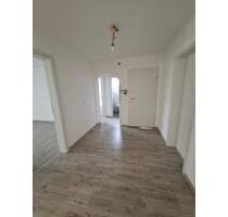 Schön geschnittene Dachgeschosswohnung – Erstbezug nach Sanierung - Waldershof