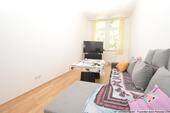 Foto - RHEINGAUVIERTEL - Altbaucharme im ruhigen Hinterhaus: 2 Zimmer, Küche, Bad