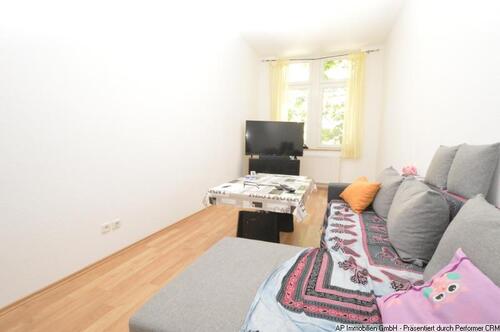 Foto - RHEINGAUVIERTEL - Altbaucharme im ruhigen Hinterhaus: 2 Zimmer, Küche, Bad
