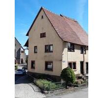 Günstiger als Miete: Kleines Eckhaus in Höpfingen