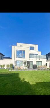 Foto - Moderne Erdgeschosswohnung mit großem Garten in ruhiger Lage