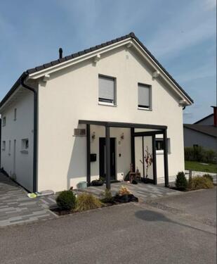 Foto - 5-Zi.-EFH mit schönem Garten, 3 Garagen, EBK