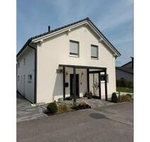 5-Zi.-EFH mit schönem Garten, 3 Garagen, EBK - Wonfurt Steinsfeld